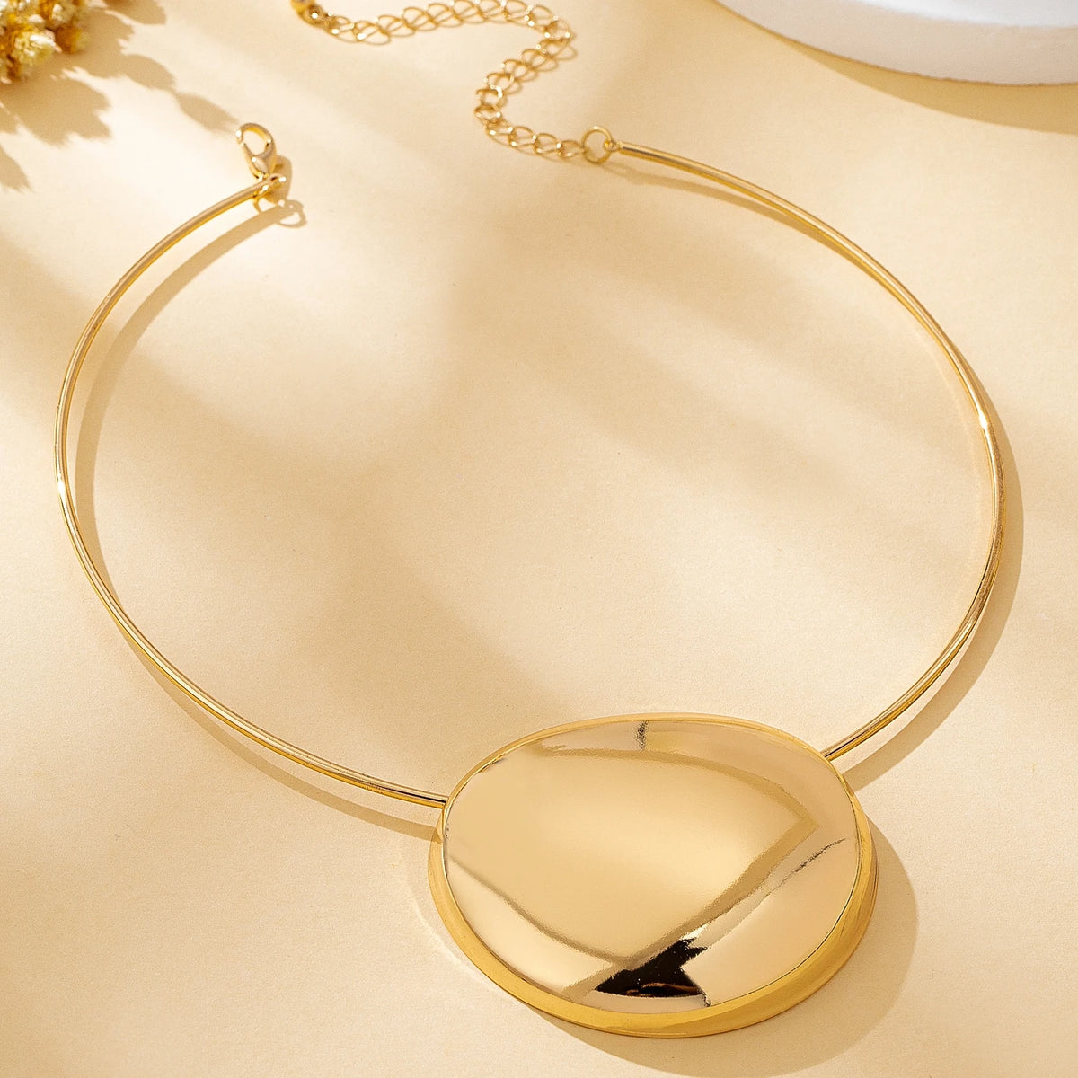Glossy Geometric Collar Necklace