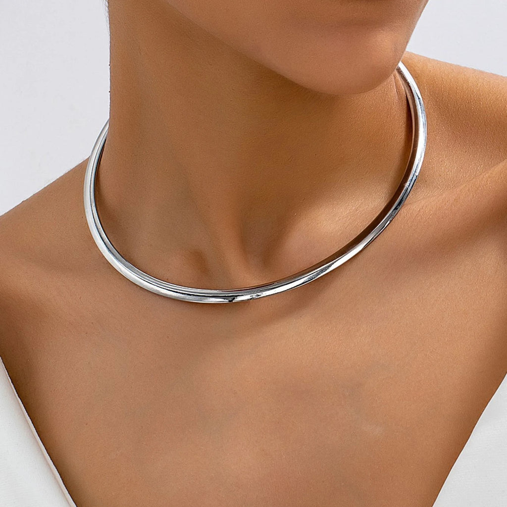 Minimal Round Collar Necklace