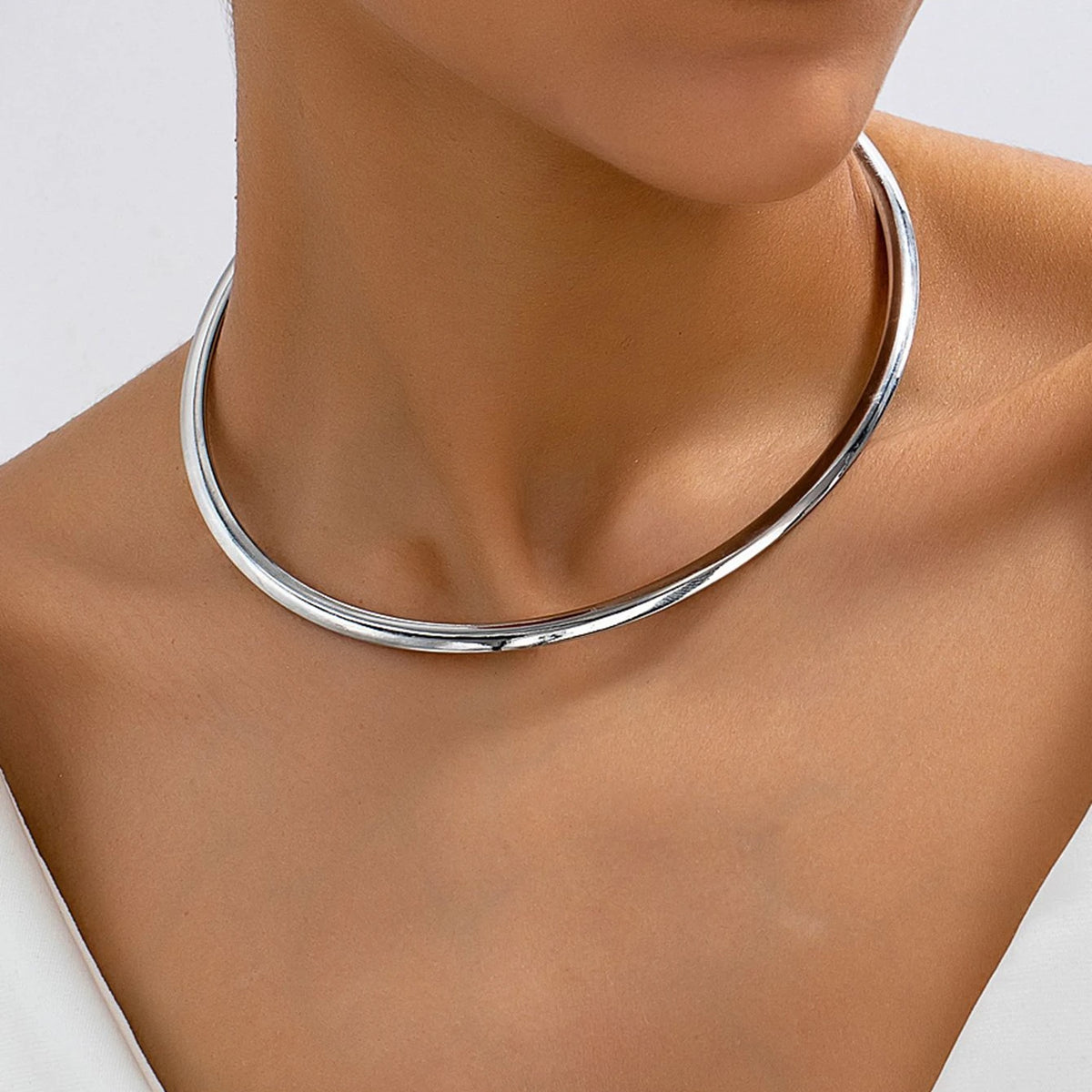 Minimal Round Collar Necklace