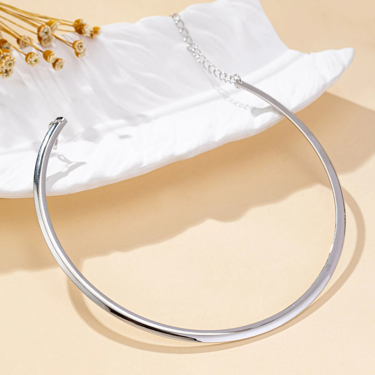 Minimal Round Collar Necklace